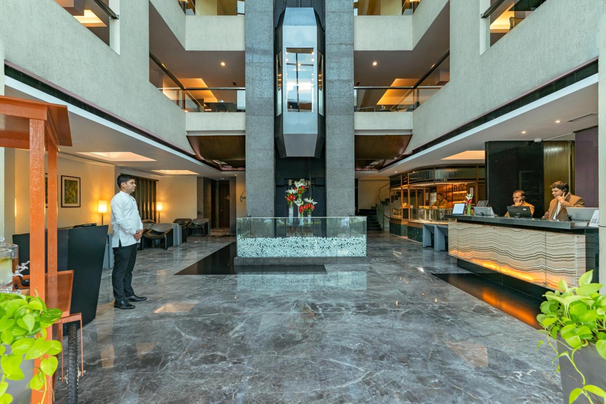 The Mirador Otel Mumbai Dış mekan fotoğraf