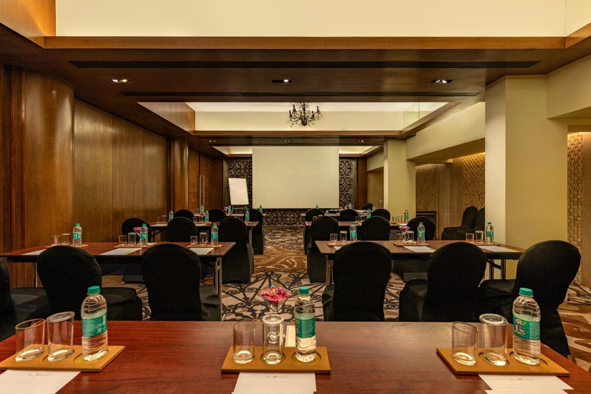 The Mirador Otel Mumbai Dış mekan fotoğraf